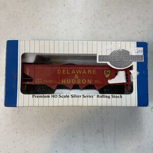Bachmann Silver Series HO Scale 42' Delaware & Hudson Open Quad Offset Hopper